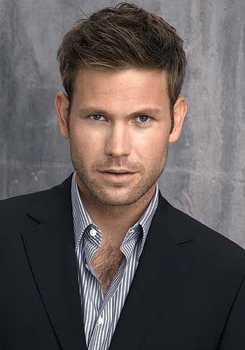 How tall is Matthew Davis?